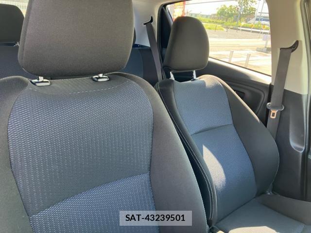 Toyota VITZ HYBRID 2017-12 8882832-9
