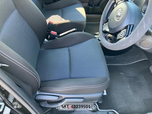 Toyota VITZ HYBRID 2017-12 8882832-10