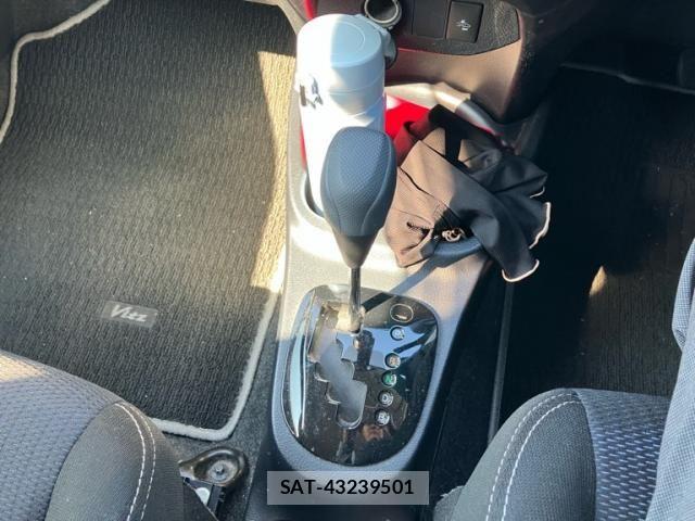 Toyota VITZ HYBRID 2017-12 8882832-20