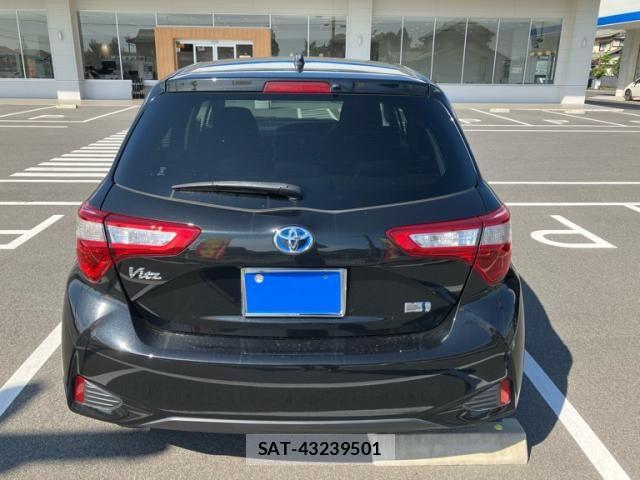Toyota VITZ HYBRID 2017-12 8882832-3