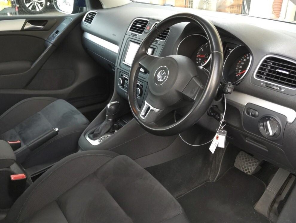 VolksWagen GOLF 2011-12 837301-2