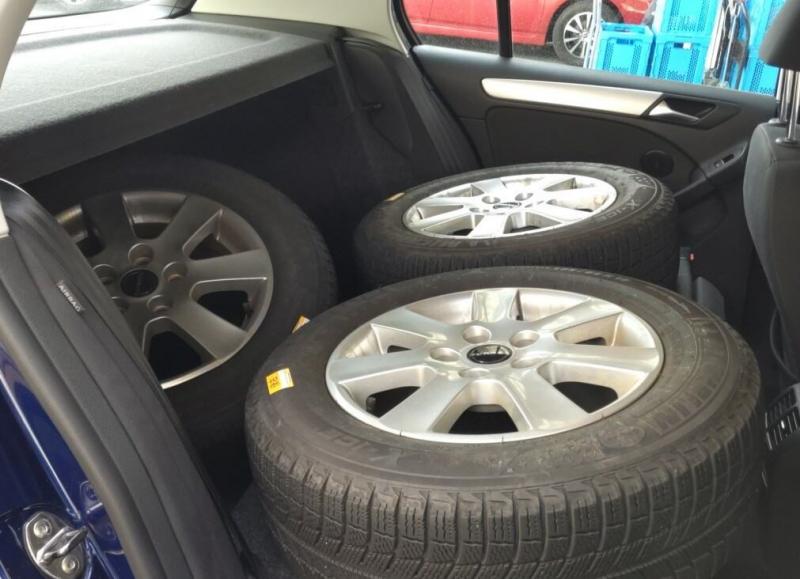 VolksWagen GOLF 2011-12 837301-5
