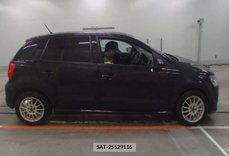 VolksWagen POLO 2015-03 985478-1