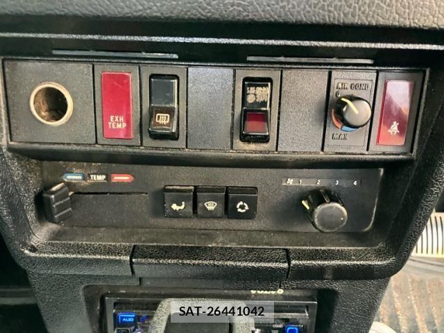 Volvo 240 1990-05 7621128-17