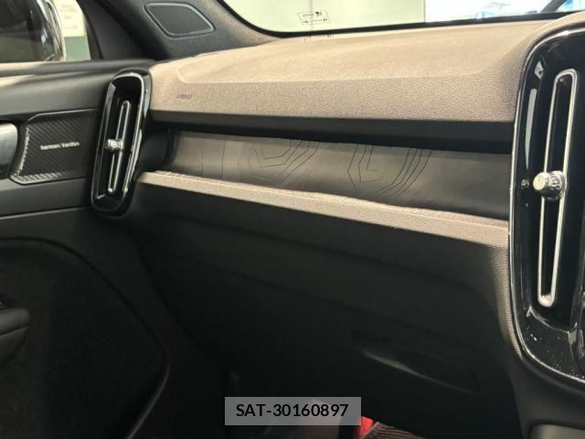 Volvo C40 2023-06 8210883-13