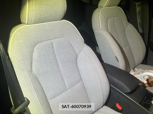 Volvo C40 2023-03 8247078-15