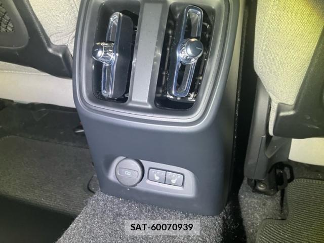 Volvo C40 2023-03 8247078-19