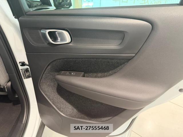 Volvo C40 2023-06 8317892-13