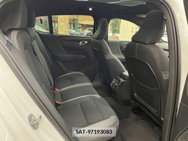 Volvo C40 2023-06 8882834-4