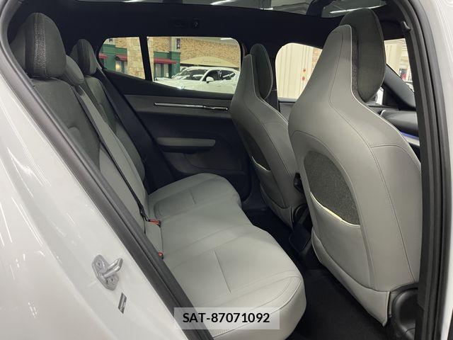 Volvo CROSS COUNTRY 2025-08 8132869-4
