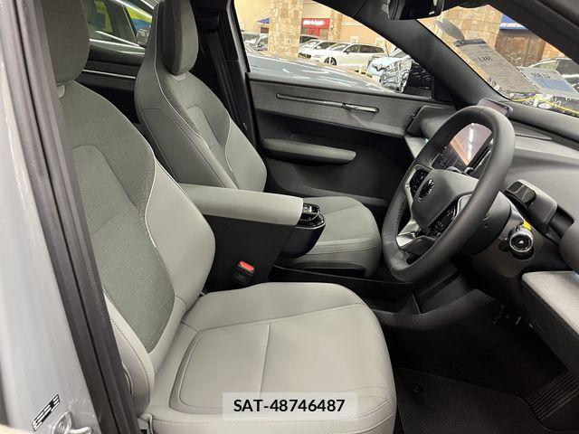 Volvo CROSS COUNTRY 2025-08 8338390-3