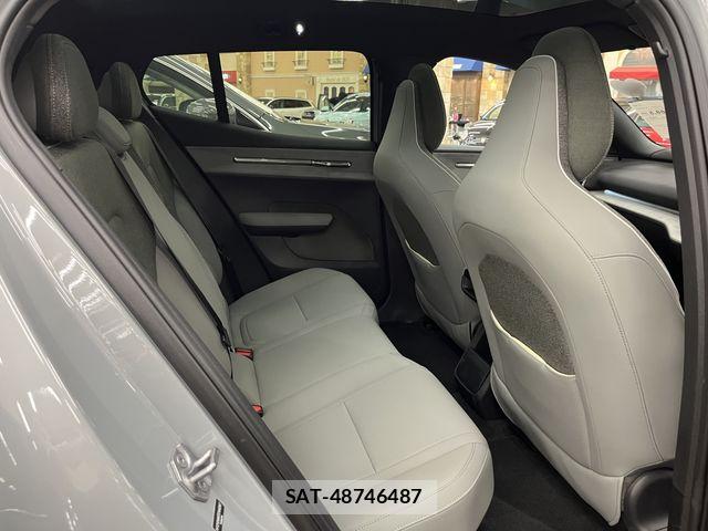 Volvo CROSS COUNTRY 2025-08 8338390-4