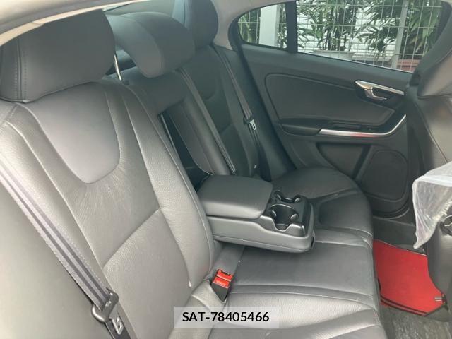 Volvo S60 2012-11 1315841-13