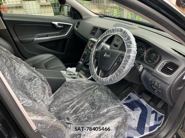 Volvo S60 2012-11 1315841-14
