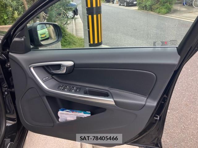 Volvo S60 2012-11 1315841-15