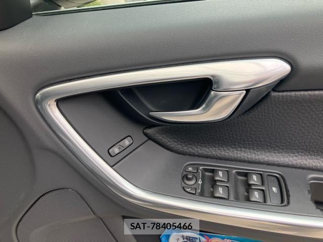Volvo S60 2012-11 1315841-16