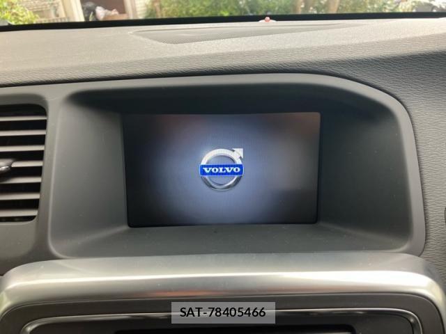 Volvo S60 2012-11 1315841-23