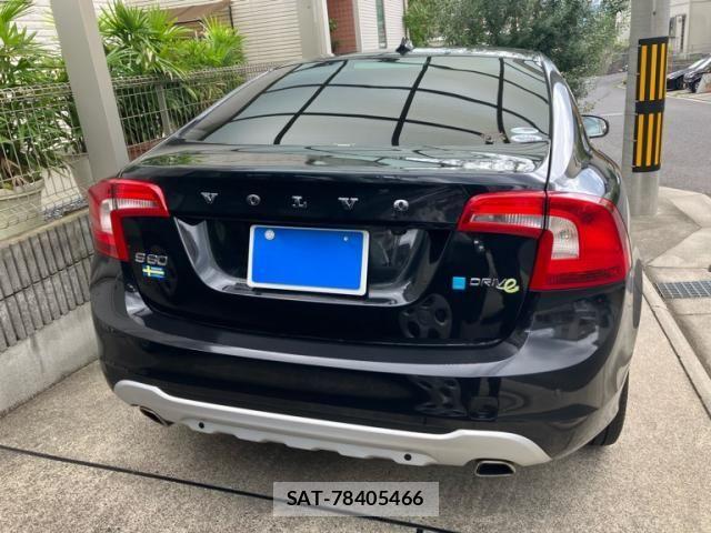 Volvo S60 2012-11 1315841-2