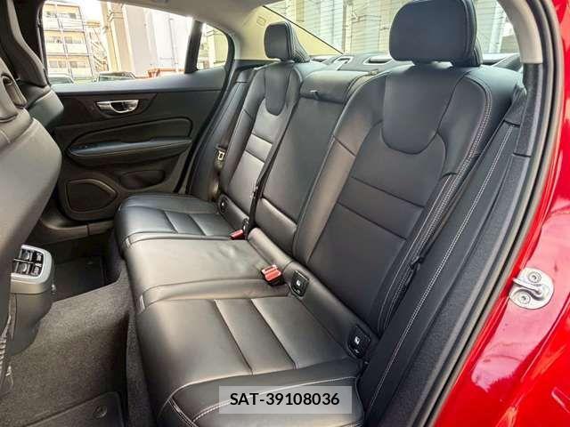 Volvo S60 2023-04 1829978-9