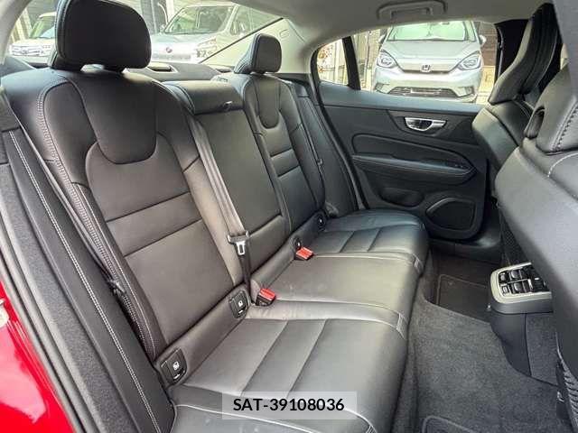 Volvo S60 2023-04 1829978-7