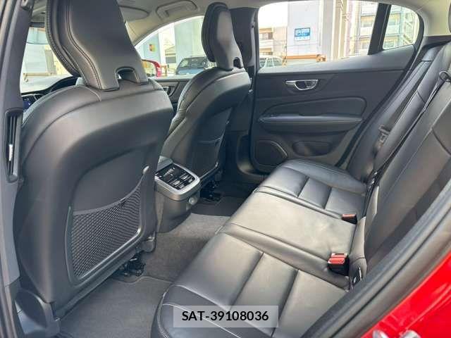 Volvo S60 2023-04 1829978-8