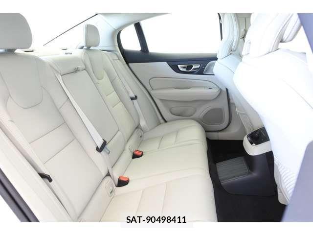 Volvo S60 2024-03 3936186-16