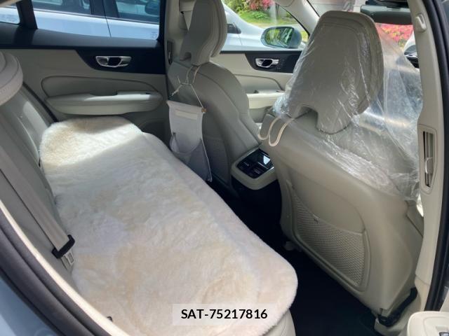 Volvo S60 2022-10 7226745-9