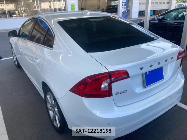 Volvo S60 2014-06 7330971-9