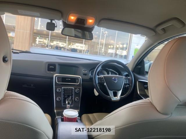 Volvo S60 2014-06 7330971-14