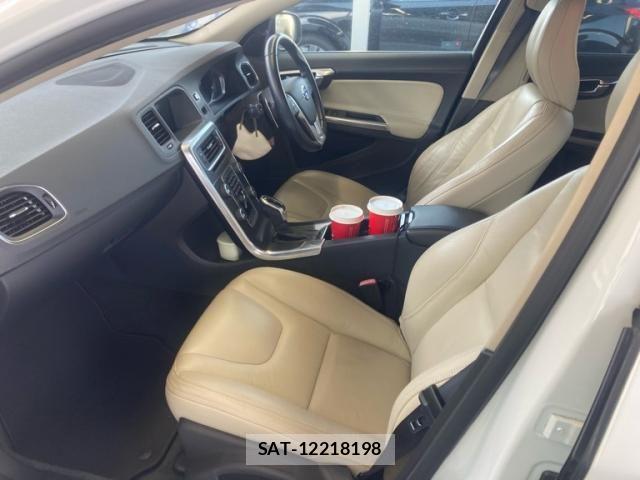 Volvo S60 2014-06 7330971-15
