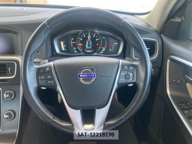 Volvo S60 2014-06 7330971-16
