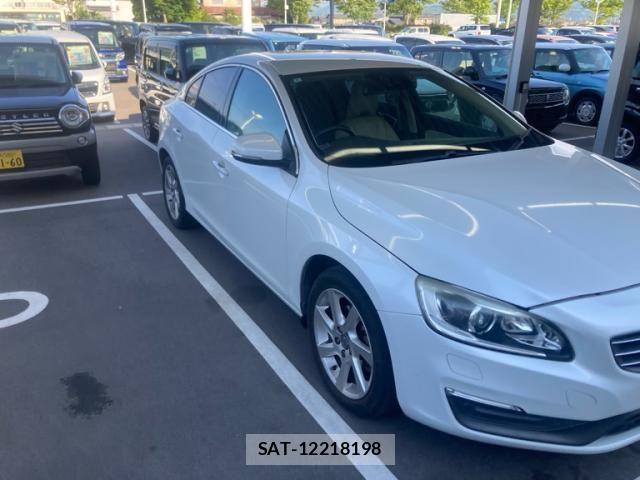 Volvo S60 2014-06 7330971-2