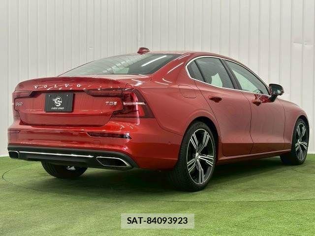 Volvo S60 2019-11 7360354-15