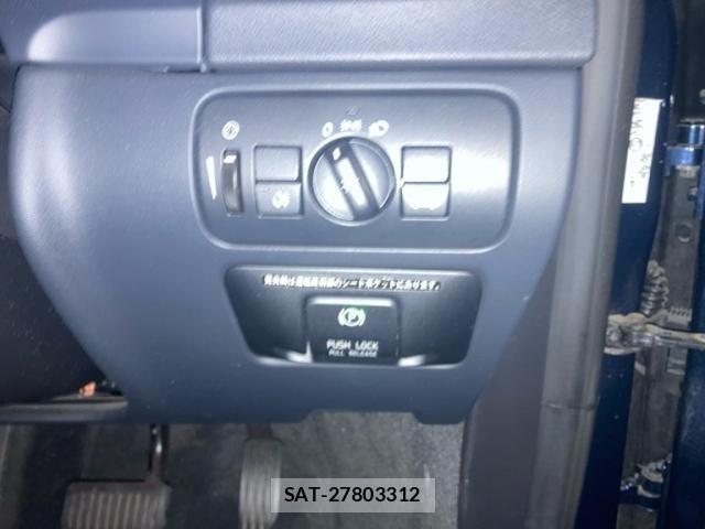 Volvo S60 2011-06 7503522-15
