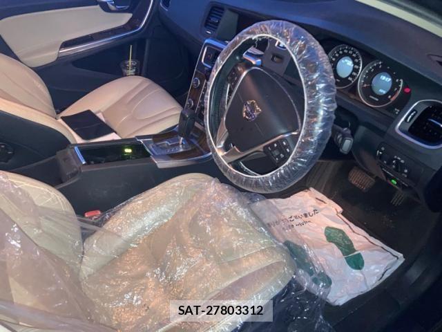 Volvo S60 2011-06 7503522-16