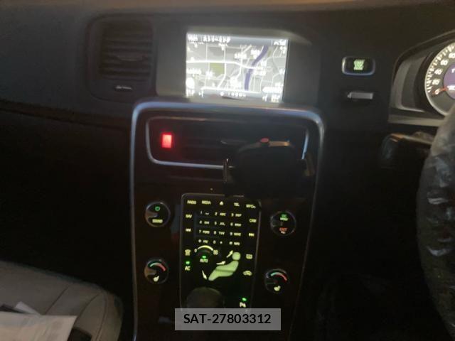 Volvo S60 2011-06 7503522-19