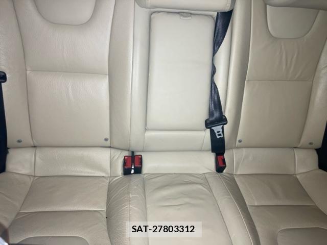 Volvo S60 2011-06 7503522-23