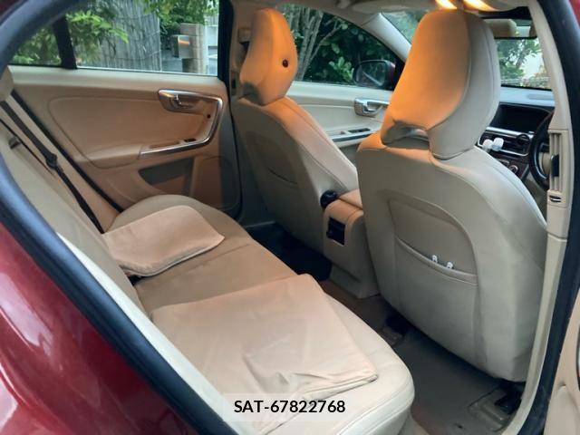 Volvo S60 2011-10 7621129-11