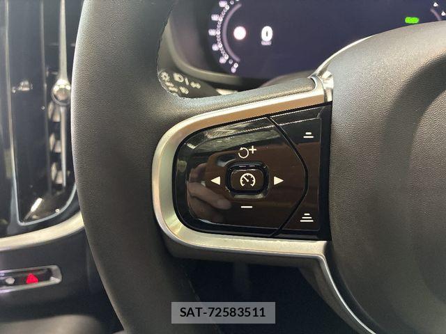 Volvo S60 2023-08 7730412-15