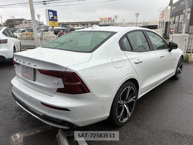 Volvo S60 2023-08 7730412-1