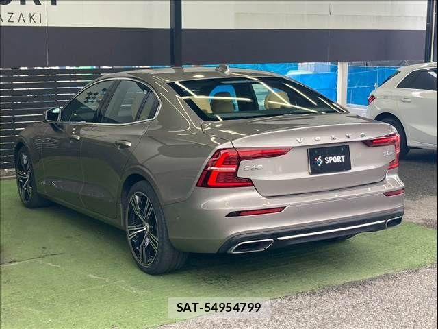 Volvo S60 2021-03 7730413-16