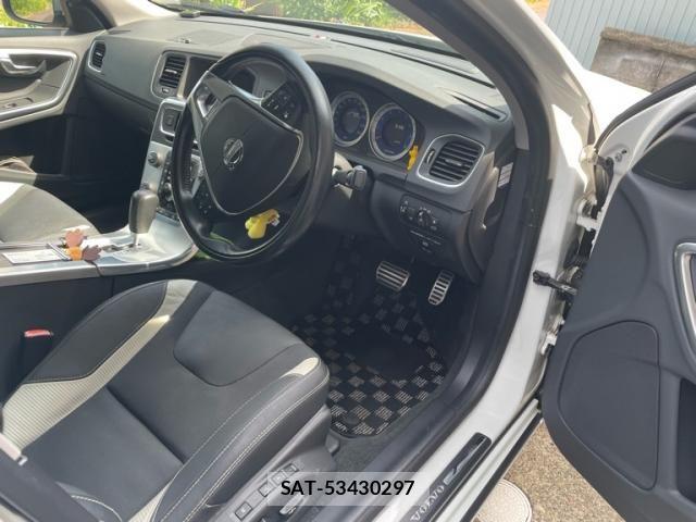 Volvo S60 2012-04 7880316-10