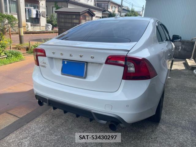 Volvo S60 2012-04 7880316-2