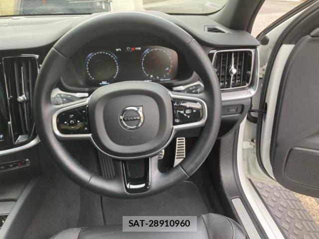 Volvo S60 2022-09 8039033-12