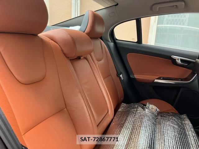 Volvo S60 2012-06 8039034-10