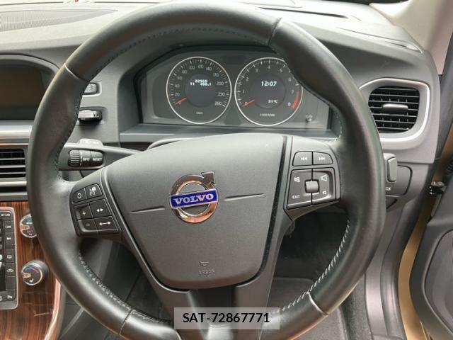 Volvo S60 2012-06 8039034-13