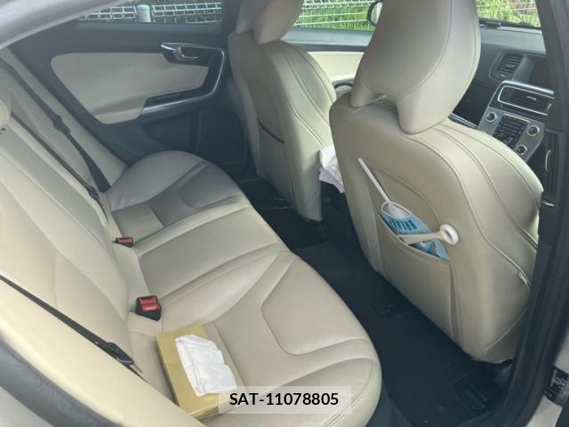 Volvo S60 2017-03 8076061-9