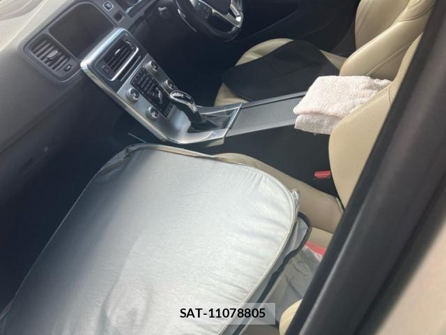 Volvo S60 2017-03 8076061-17