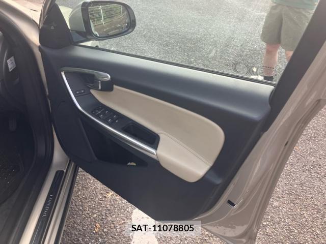 Volvo S60 2017-03 8076061-5
