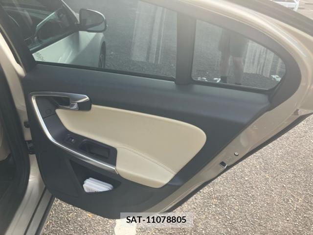 Volvo S60 2017-03 8076061-8